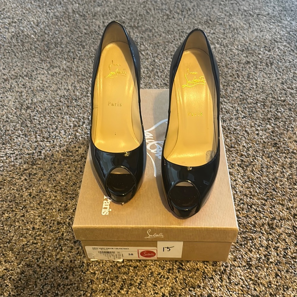 Very Prive 120 Patent in black patent
